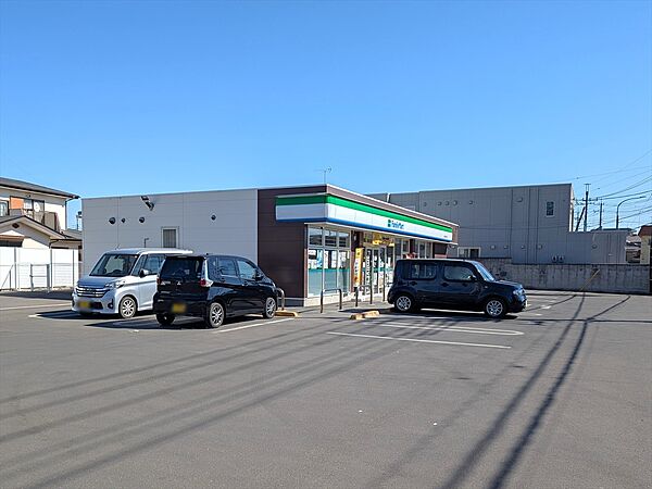 コンビニ 700m ファミリーマート雀の宮7丁目店