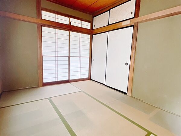 *. 1階和室 .*  お子様とのお昼寝にもピッタリです。