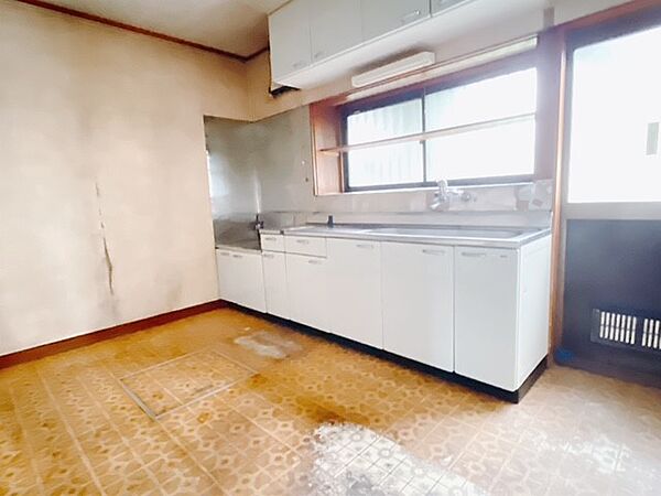 【ダイニング】窓が多いので、換気もらくらくです
