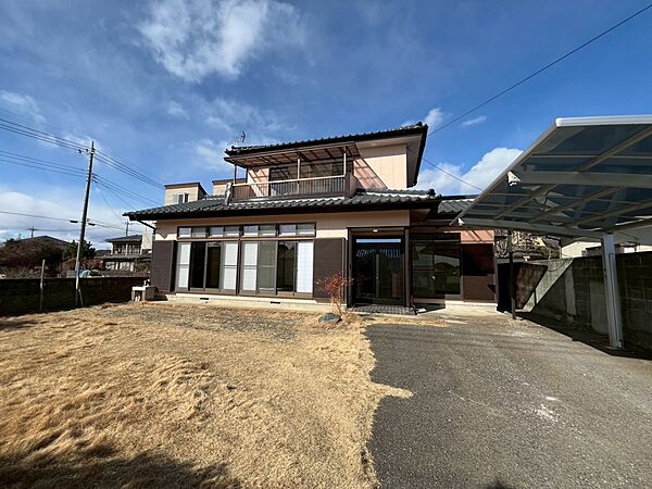 【外観】広いお庭ではBBQやガーデニングも楽しめます♪