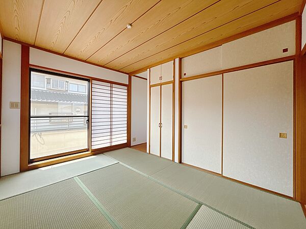 【和室】収納たっぷりの和室です。季節ものや来客用のお布団まで収納できます♪