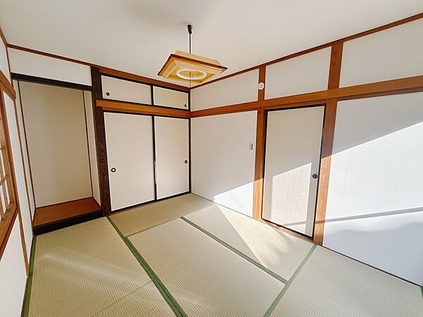 *. 和室 .*　和室にはリラックス効果があるため、お昼寝にもピッタリです。