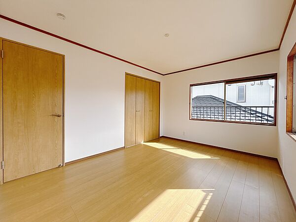【洋室 】2階の居室は全て収納がございます♪