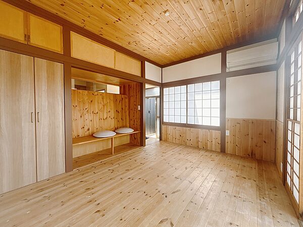 【洋室】日当たりの良いお部屋です。