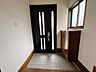 玄関：【玄関】自然光が入る明るい玄関♪