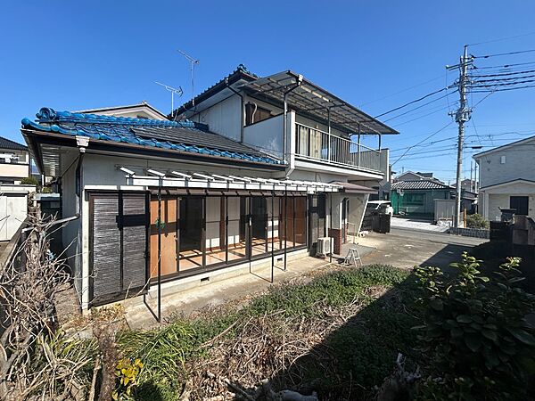 【外観】お庭部分では家庭菜園を行うこともできます※リフォーム前写真