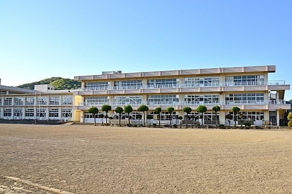 小学校 1300m 桐生市立川内小学校