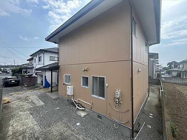 【リフォーム後：外観】落ち着いた住宅街の一角に位置し、静かな暮らしを求める方におすすめです