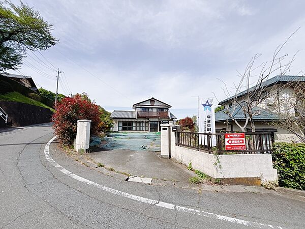 【外観】南西角地のため、日当たり風通し良好です〇※リフォーム後写真