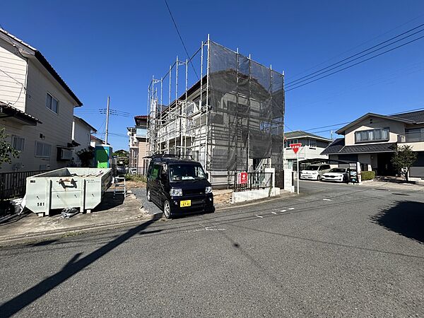 【外観】北東角地のため、風通し良好◎※リフォーム中写真