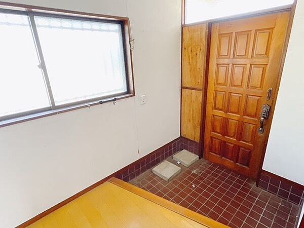 【玄関】自然光が入る、明るい玄関♪