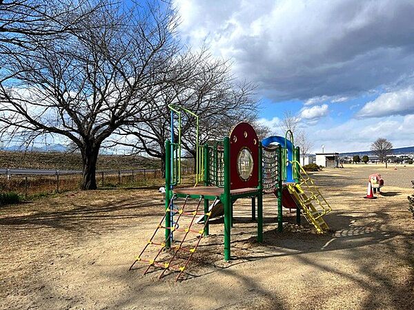 公園 749m 中央ビジネス石関公園