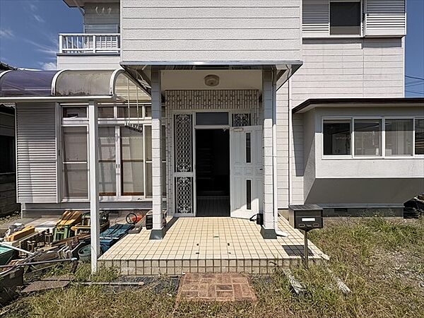 ◆外観｜落ち着いた住宅街の一角に位置し、静かな暮らしを求める方におすすめです