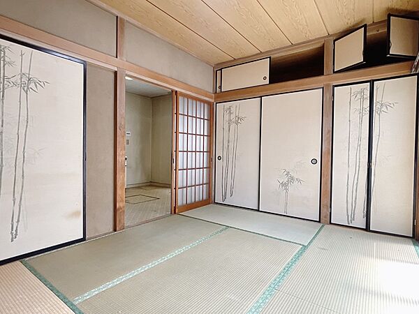 【和室】押入には、布団や季節ものなどが収納できます♪