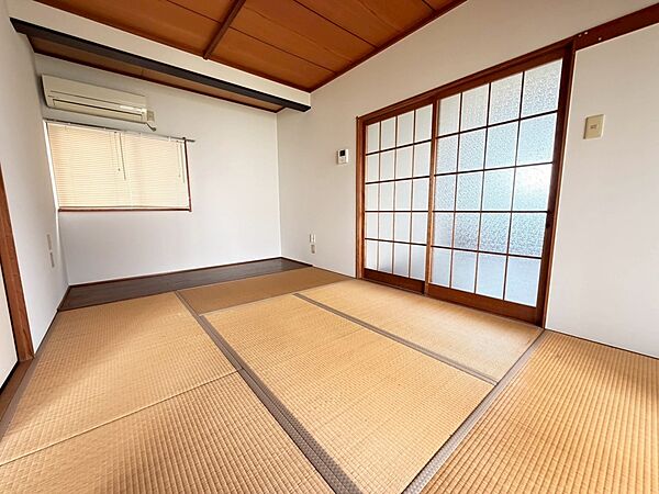 【和室】ダイニングの隣にある和室です♪