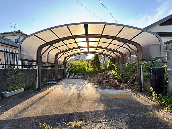 ◆外観｜カーポート付きなので、雨の日でも濡れることなく快適。紫外線から大切なお車を守ります！