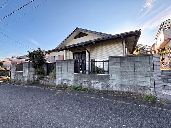 ◆外観｜前面道路4.8mあるので、駐車が苦手な方でも安心です◎