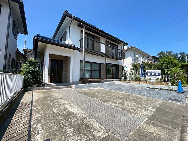 【外観】駐車スペースを拡張する工事を行いました♪3台駐車可能です！