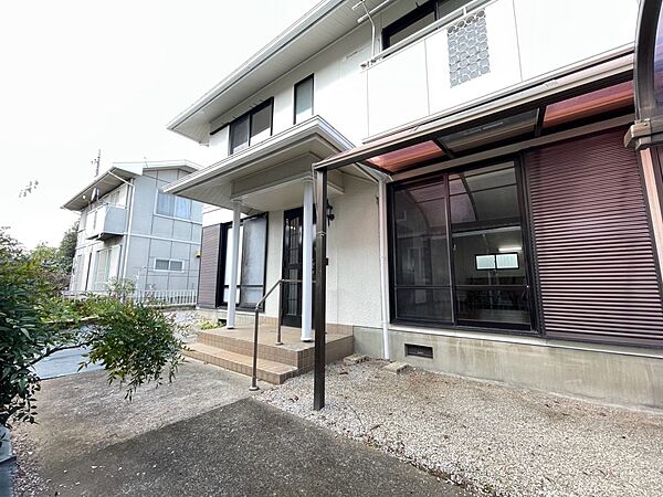 【外観】お庭でも洗濯物が干せるスペースがございます♪
