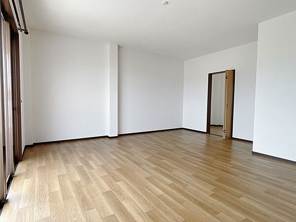 【洋室】広々としたお部屋です♪