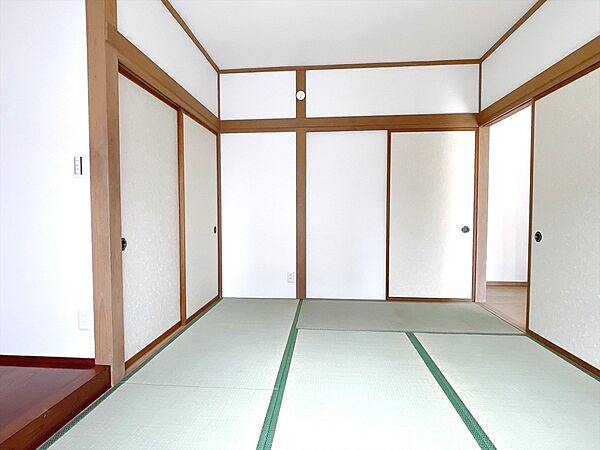 【和室】ゆったりとくつろげる空間です♪