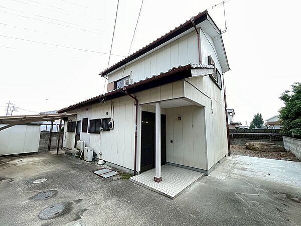 【外観】※別棟の建物は撤去致します。