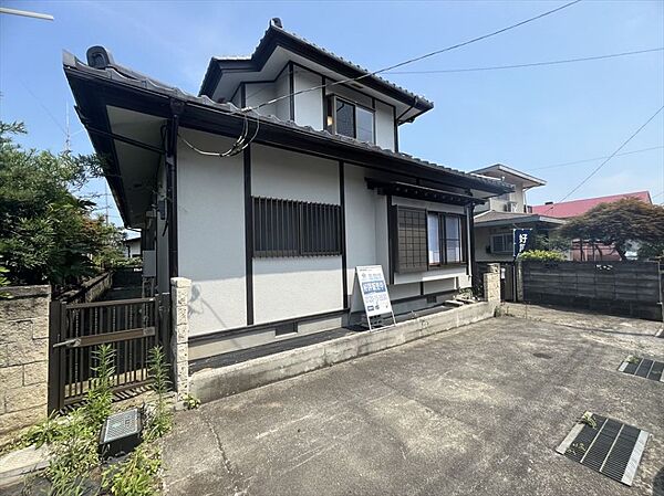 【外観】※リフォーム後の写真です（2026年7月撮影）お庭広々♪お車2台駐車可能です！