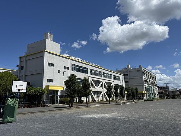 【小学校、中学校】入間市立藤沢小学校：880ｍ　徒歩約12分。