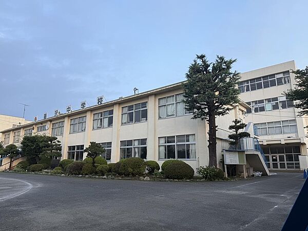 【小学校、中学校】入間市立藤沢中学校：1100m　徒歩約15分。