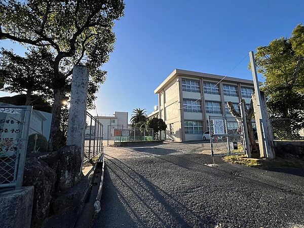 小学校 850m 沖津小学校