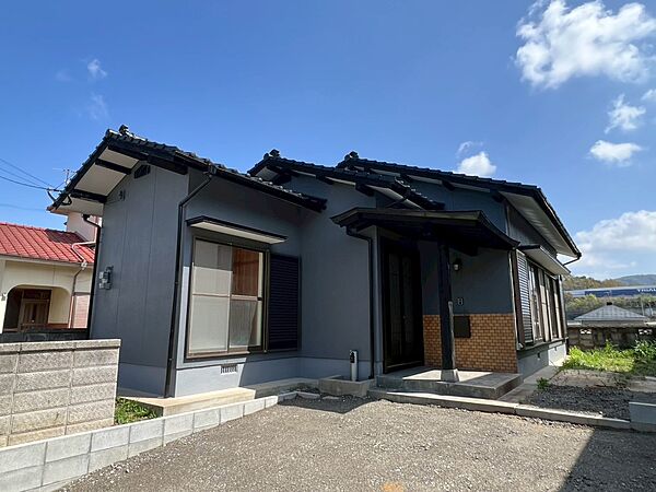 【外観】リフォーム完了しました♪駐車スペース拡張して2台駐車可能になりました♪（2026年4月撮影）