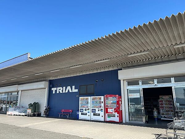 ショッピングセンター 800m トライアル上三緒店
