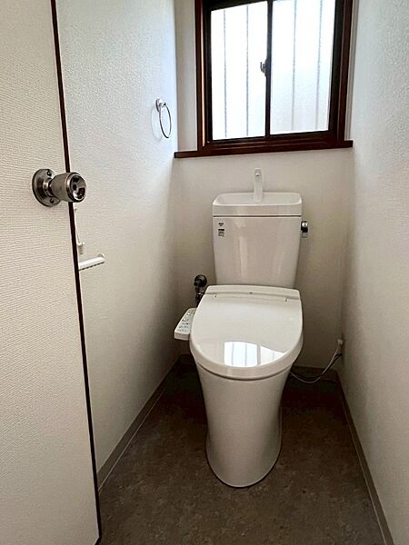 【トイレ】温水洗浄便座付きの新しいトイレになりました♪※リフォーム後の写真です。（2026.1月撮影）