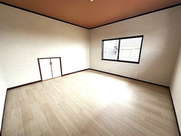 【2F洋室】※リフォーム後の写真です（2026年4月撮影）