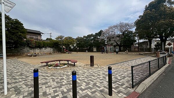 公園 300m 湯川東公園