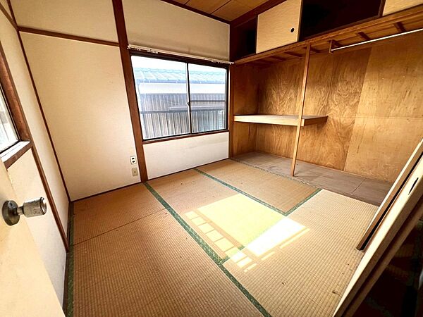 【和室】※現況販売となります。（2026年4月撮影）2階4.5帖の和室♪大きな収納付きです！