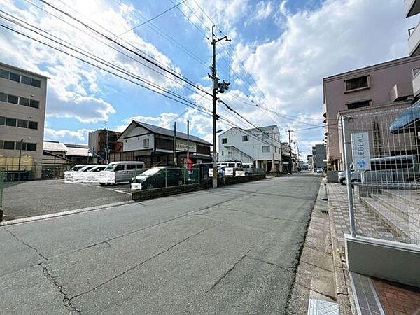 落ち着いた雰囲気の閑静な住宅街で環境の良い立地です。