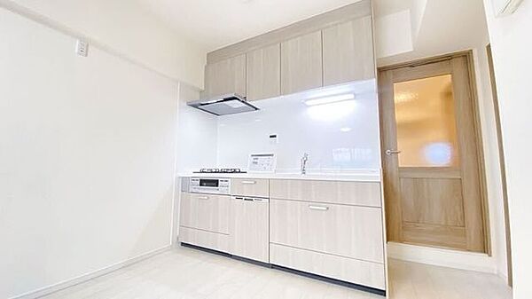 大きなシンクと調理台で、キッチンでの作業がはかどります♪