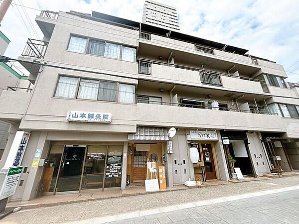 落ち着いた雰囲気の閑静な住宅街で環境の良い立地です。