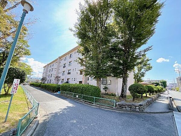 あたたかな陽が差し込み、優しい風が吹き込む陽当り・通風良好な立地です。