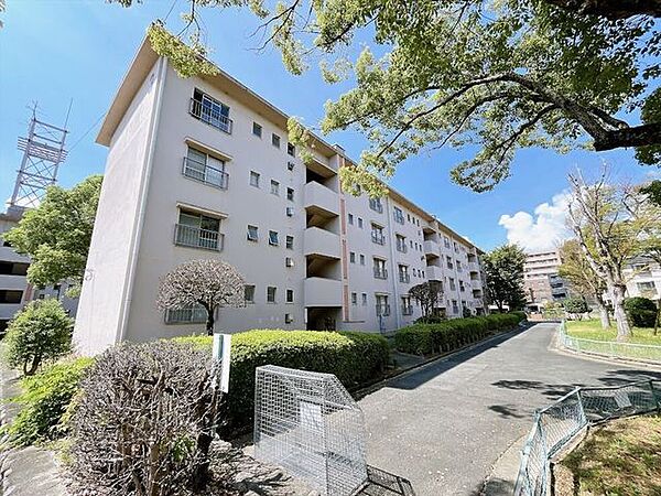近隣にスーパーがあり生活環境の整った住宅街です。