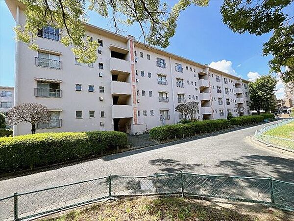 スーパーやコンビニ、幼保・小学校など生活利便施設が充実した立地です。