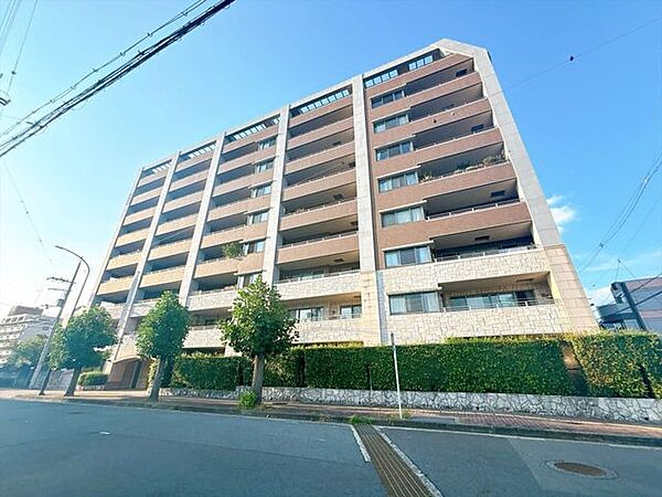 周辺に高い建物がなく日当たり良好な立地です。
