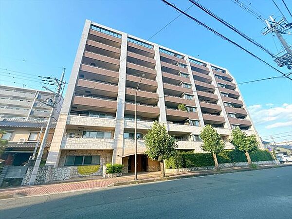 スーパーやコンビニ、幼保・小学校など生活利便施設が充実した立地です。