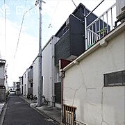 平安通駅より徒歩6分 築11年4ヶ月 2階建の賃貸物件