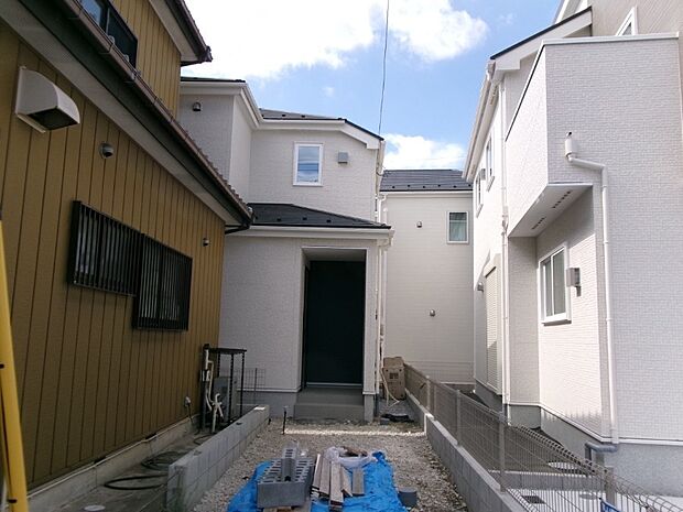 【宅地建物取引士がご案内いたします】 業界経験10年以上の宅地建物取引士が現地をご案内いたします。