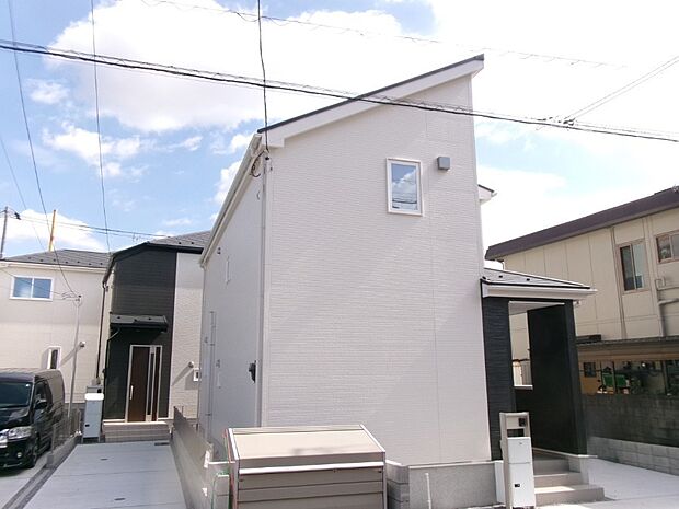 【宅地建物取引士がご案内いたします】 業界経験10年以上の宅地建物取引士が現地をご案内いたします。