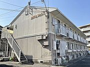 東生駒駅より徒歩9分 築33年9ヶ月 2階建の賃貸物件