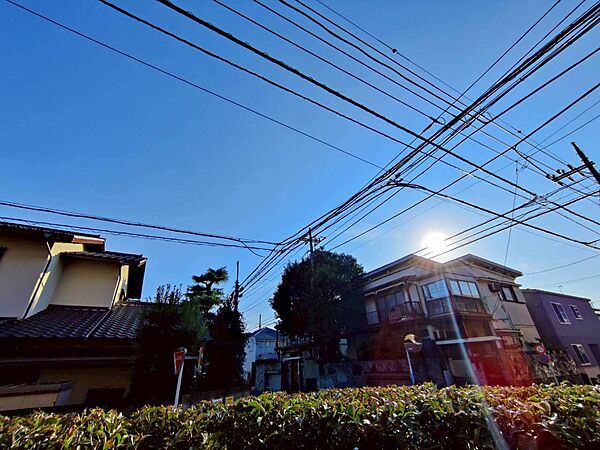 陽当たり・通風・開放感に恵まれた環境です。
