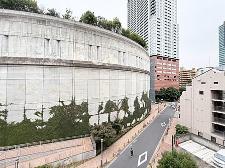 眺望や窓からの景色が良いと、家で過ごす時間も快適です。